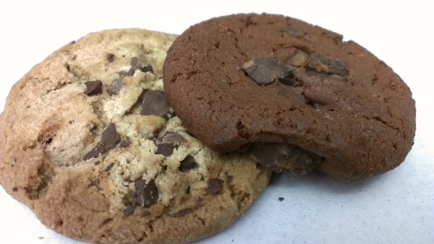 Product Reviews: Pepperidge Farm Nantucket Crispy Dark Chocolate Chunk Cookies & Dark-Chocolate-Brownie