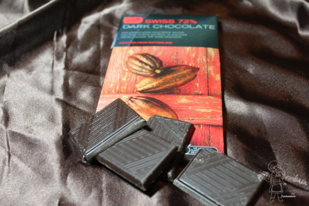 Chocoalte Review:  Fresh And Easy Swiss Dark Chocolate
