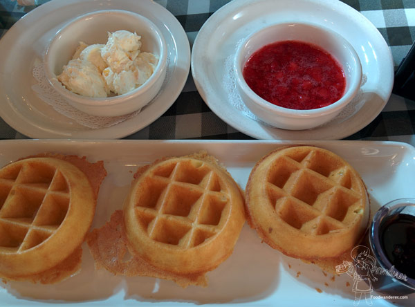 Breakfast At Mimi’s Cafe